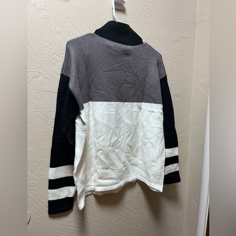 Xieerduo - Black and White Sweater with Striped Sleeves - Picture 6 of 7